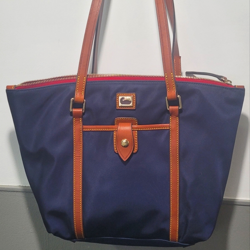 Dooney & Bourke wayfarer zip tote
